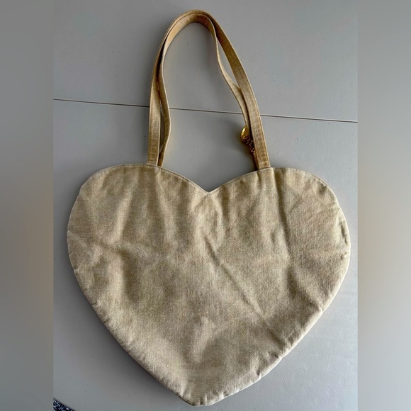 VINTAGE: Carey Adina | oversized heart shoulder bag. - Picture 1 of 16